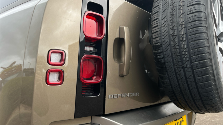 Land Rover Defender 3.0 D250 X-Dynamic S 90 3dr Auto Diesel Estate